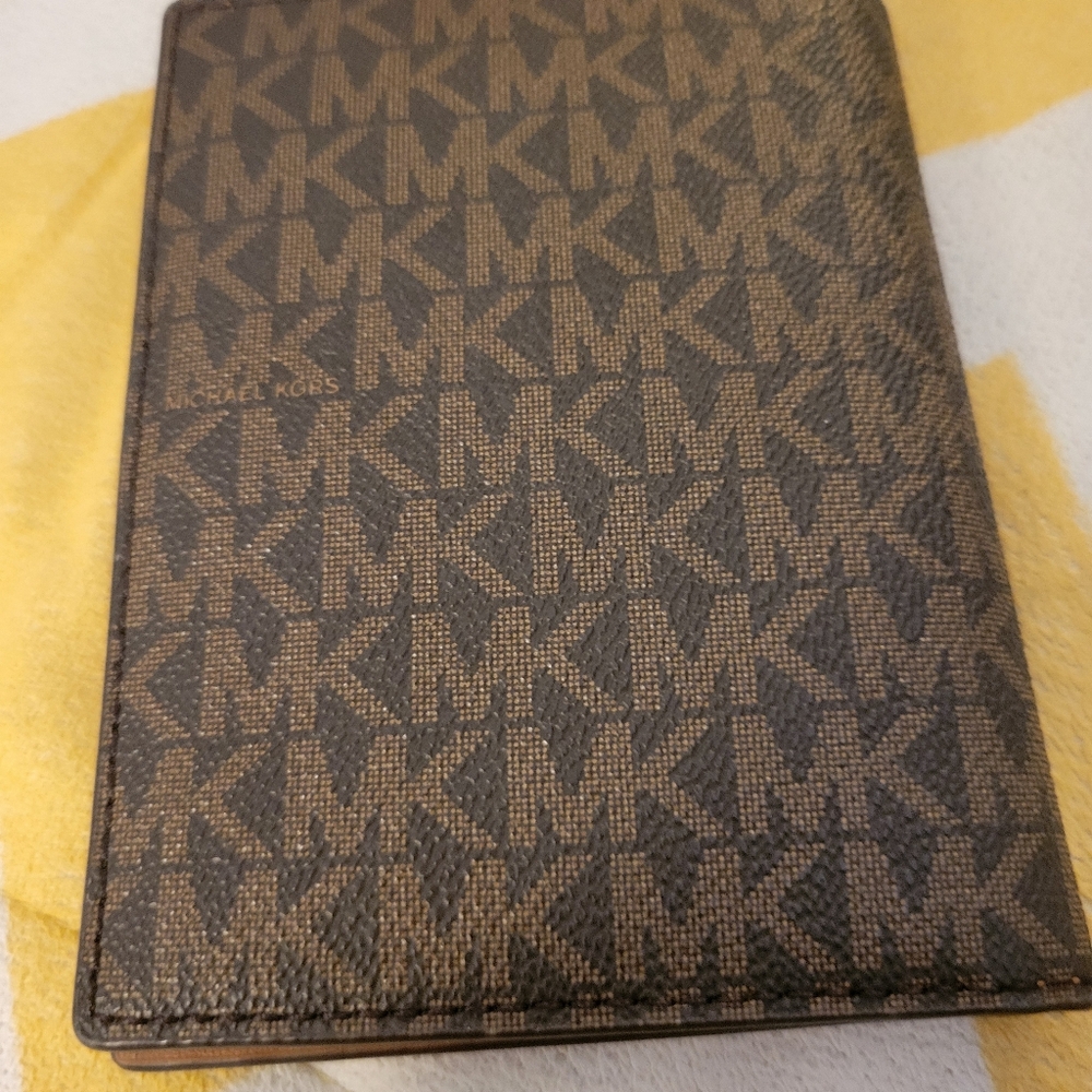 Michael Kors Brown Passport Holder. - Picture 4 of 4